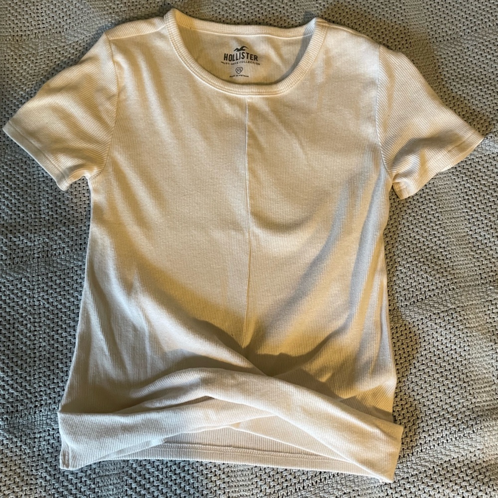 Hollister XS white tee